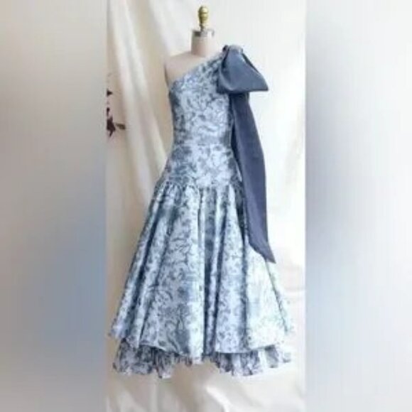 Lesea Berry Tracey Dress One Shoulder Bow Formal Designer Gown, Bridal Luxe 10 - Picture 1 of 9